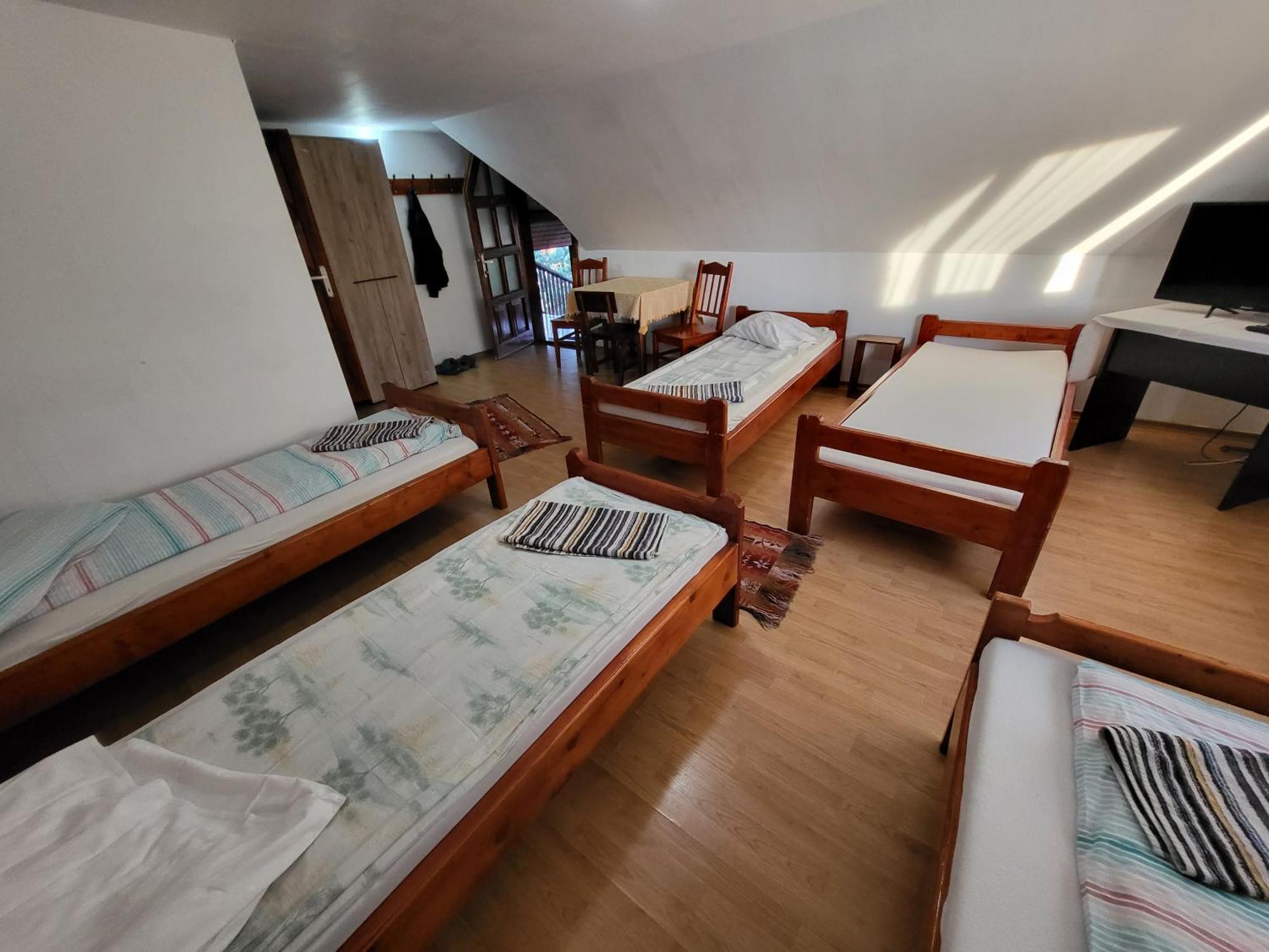 Hotel Betty Panzio Miercurea Ciuc Esterno foto