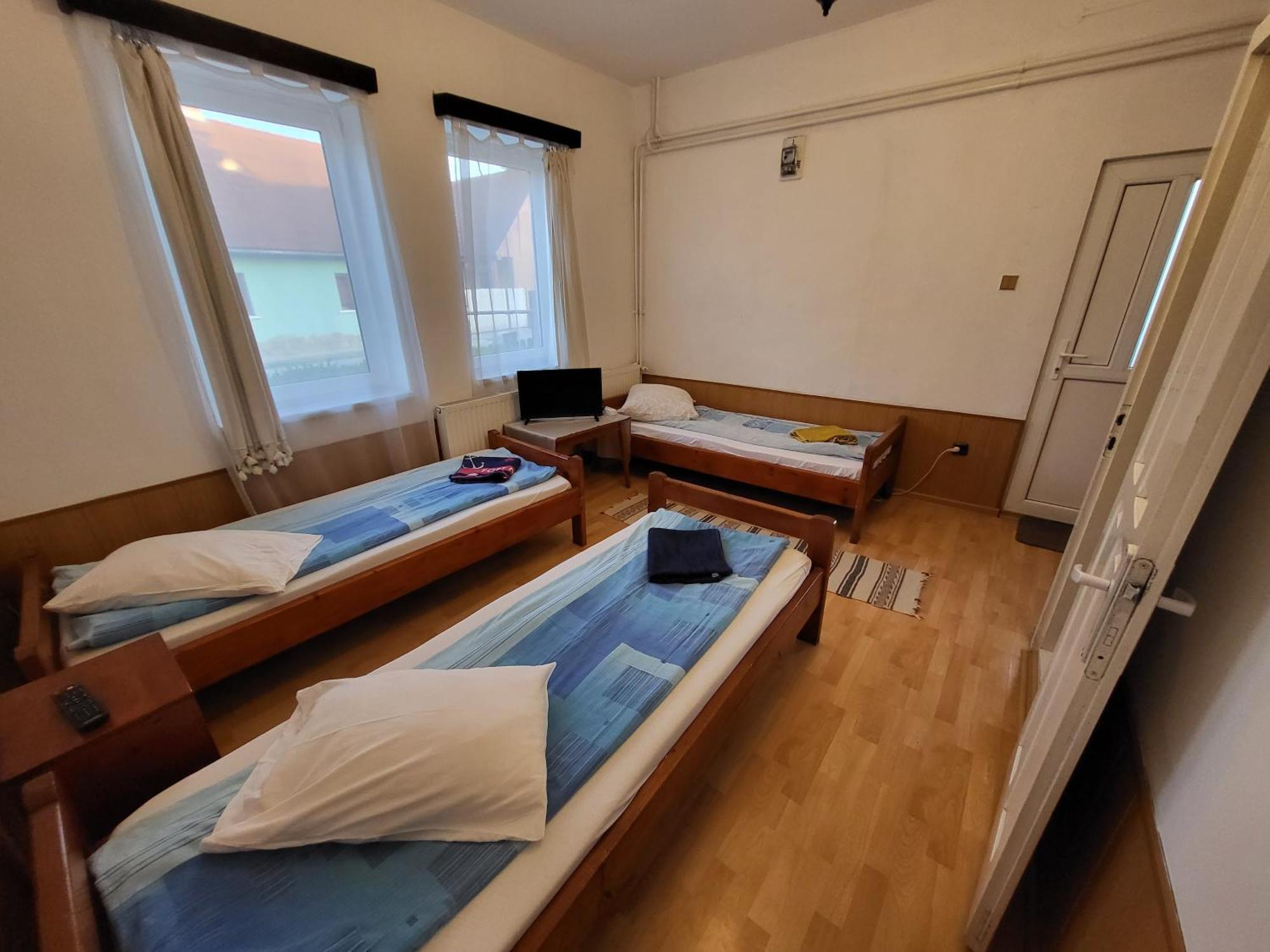 Hotel Betty Panzio Miercurea Ciuc Esterno foto