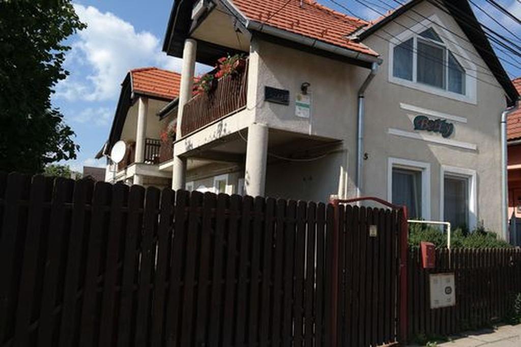 Hotel Betty Panzio Miercurea Ciuc Esterno foto